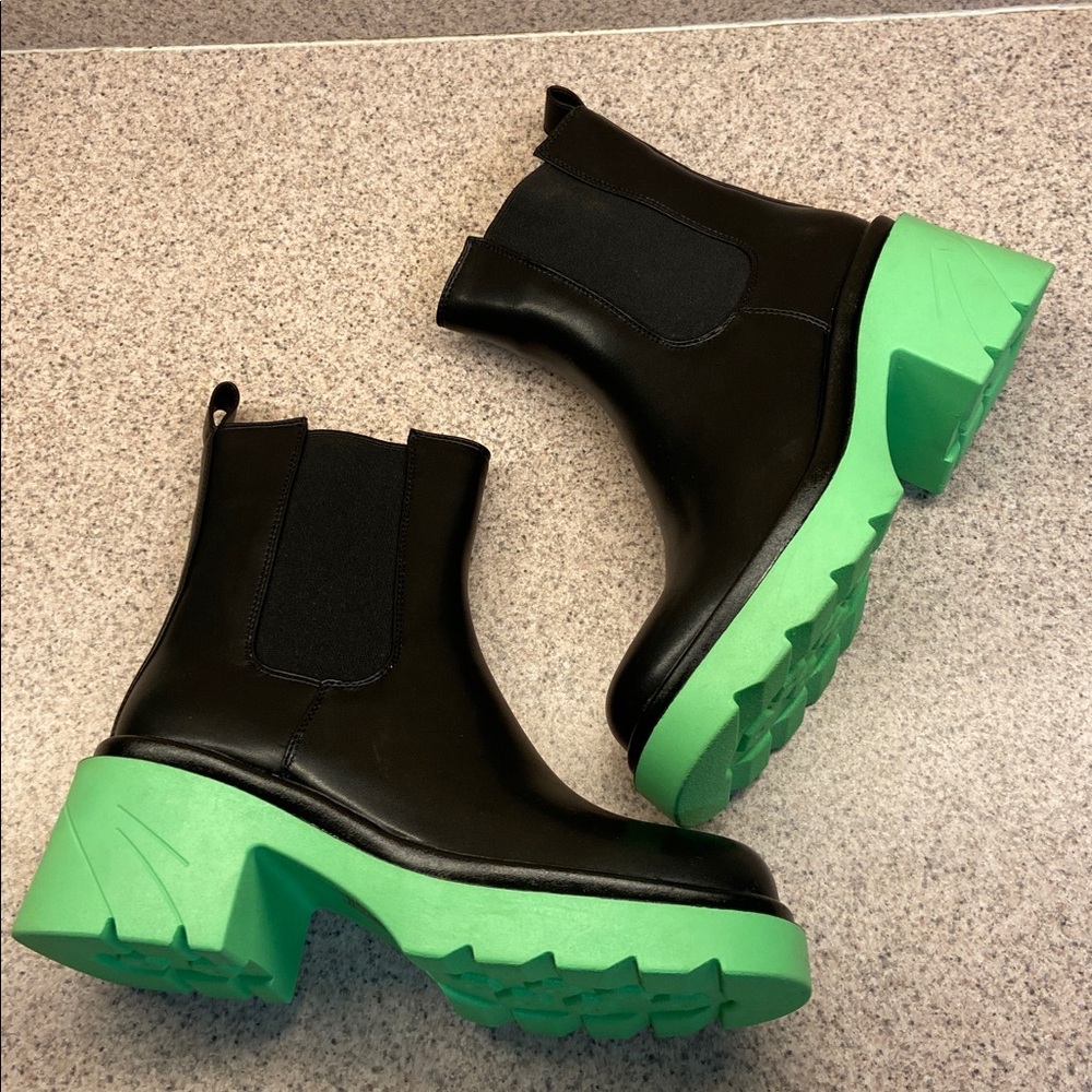 NWOT Vivianly Black and Green Women's Chelsea Lug Sole Platform Slip on Boots